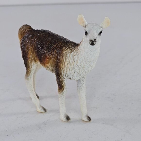 Breyer Stablemates Llama Figurine Realistic Collectible Plastic Animal #5410 - Picture 2 of 7